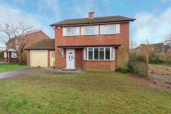 3 Bedroom Detached House To Rent In Ford Road, Chertsey KT16