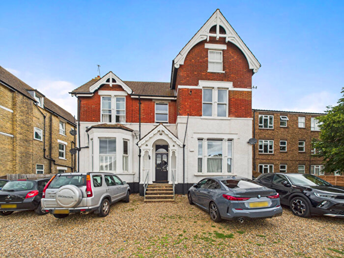 1 Bedroom Flat To Rent In Hayes Lane, Bromley, Kent, BR2