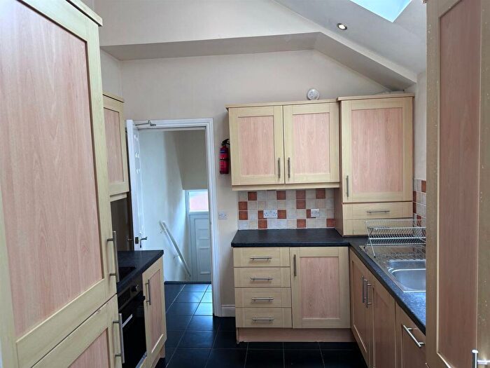 6 Bedroom Flat To Rent In Lavender Gardens, West Jesmond, Newcastle Upon Tyne, NE2