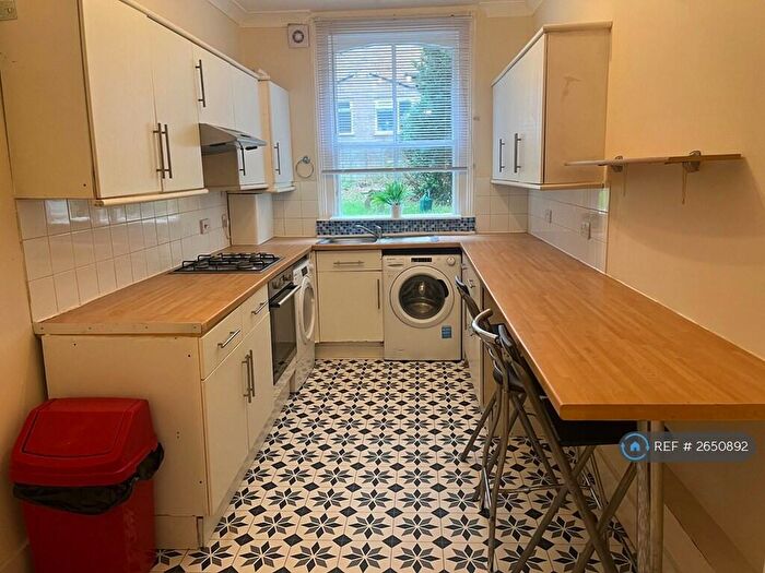 3 Bedroom Flat To Rent In Cromwell Road, Hove, BN3