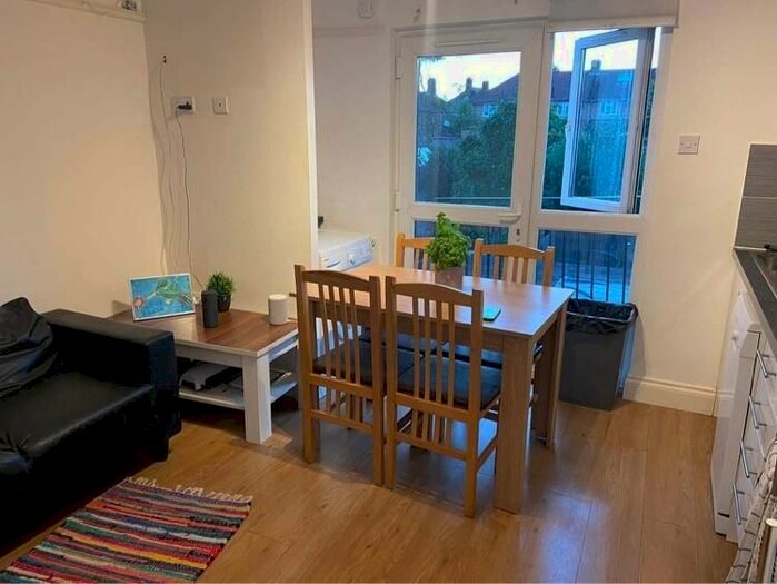 4 Bedroom Maisonette To Rent In Carlisle Avenue, East Acton, W3