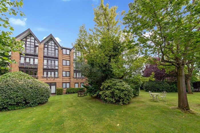 1 Bedroom Retirement Property For Sale In Hamilton Square, North Finchley, N12