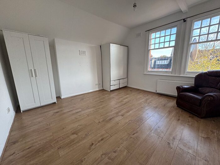 1 Bedroom Flat To Rent In Ambleside Avenue, London, SW16