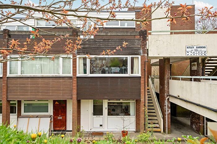 2 Bedroom Flat For Sale In Kitley Gardens, Crystal Palace, London, SE19