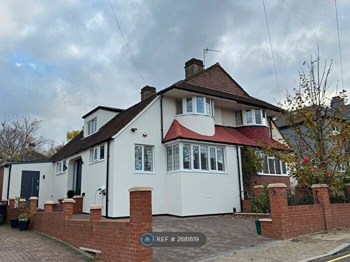 5 Bedroom Semi Detached House To Rent In Treewall Gardens, Bromley, BR1
