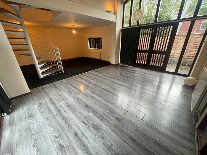 2 Bedroom Flat To Rent In Church Road, Yardley, Birmingham, West Midlands, B33