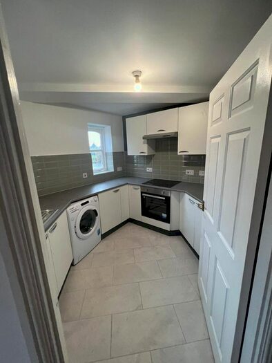 2 Bedroom Flat To Rent In Greenwood Avenue, Enfield, Greater London, EN3