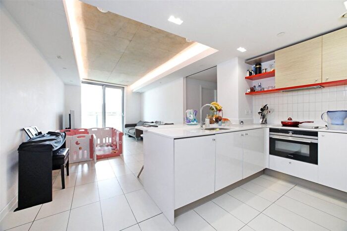 1 Bedroom Flat To Rent In East Tower, Hoola, - Tidal Basin Way, London, E16
