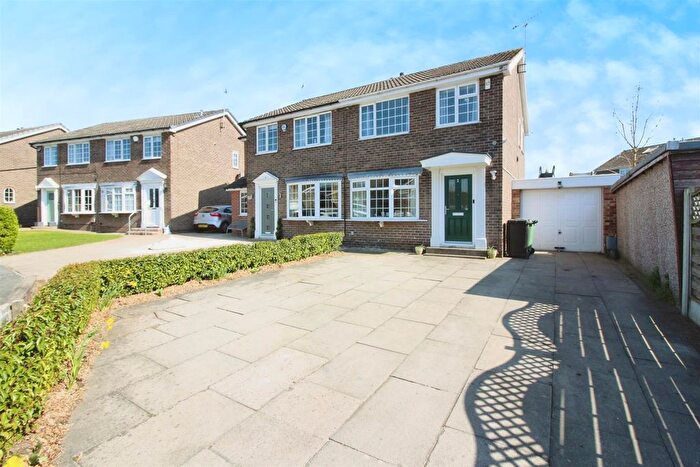 3 Bedroom Semi Detached House For Sale In Moorgate Avenue, Kippax, Leeds, LS25