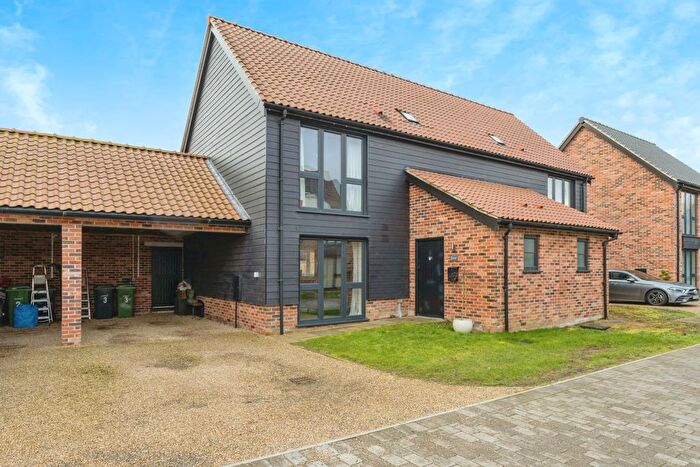 3 Bedroom Semi-Detached House For Sale In Browne Close, Ashwellthorpe, Norwich, Norfolk, NR16