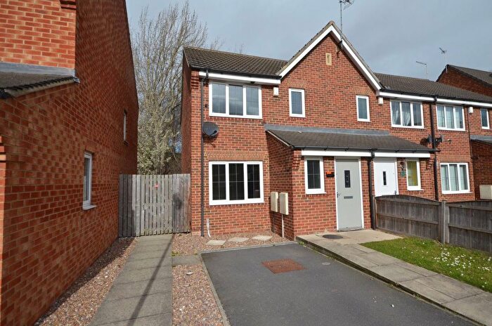 3 Bedroom Semi-Detached House To Rent In Cromwell Mount, Pontefract, WF8