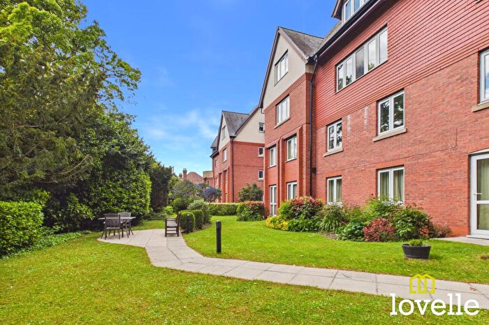 2 Bedroom Flat For Sale In Newgate Street, Shardeloes Court Newgate Street, HU16