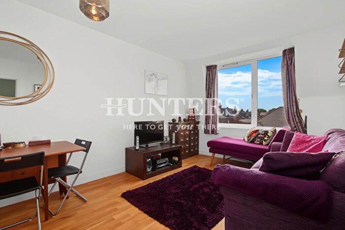 1 Bedroom Flat For Sale In Oak Grove, Cricklewood, London, NW2