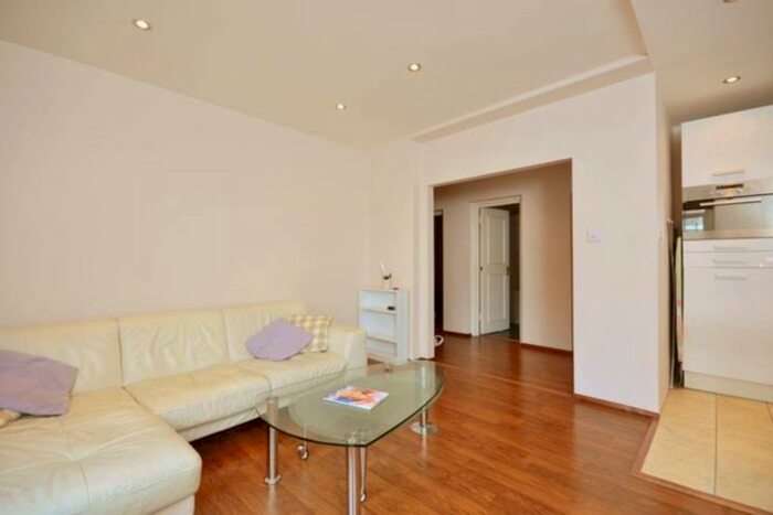2 Bedroom Flat To Rent In Harrowby Street, Marylebone, London, W1H