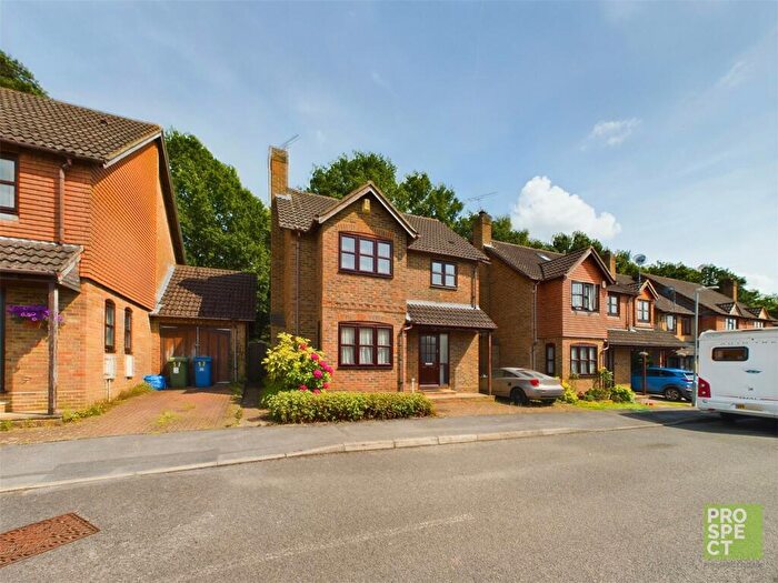 3 Bedroom Link Detached House To Rent In Cannon Close, College Town, Sandhurst, Berkshire, GU47