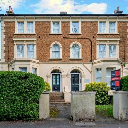 Apartment To Rent In Lydia Court, - Grove Crescent, Kingston, KT1