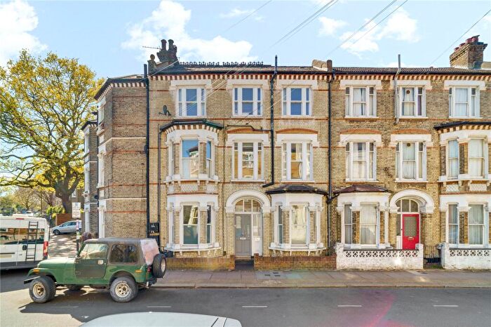 2 Bedroom Apartment For Sale In Strathblaine Road, SW11