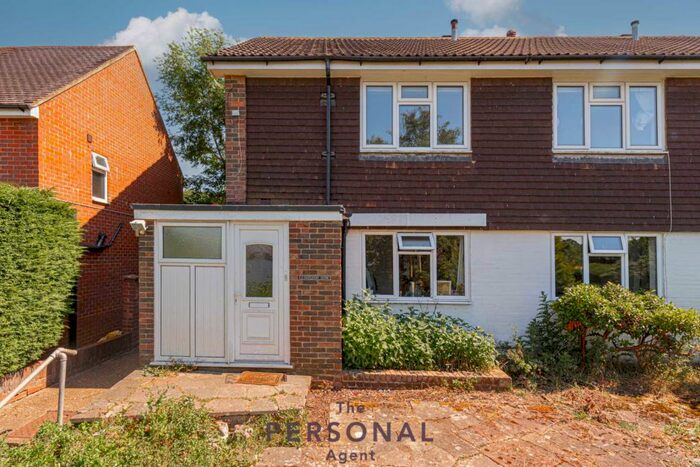 2 Bedroom Maisonette To Rent In Castleton Close, Banstead, SM7