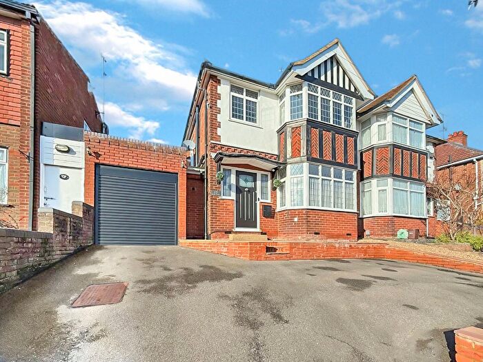 3 Bedroom Semi Detached House For Sale In Frenchs Avenue, Dunstable, LU6