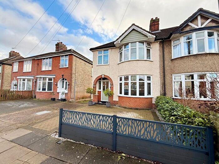 3 Bedroom Semi Detached House For Sale In Beverley Road, Ipswich, IP4