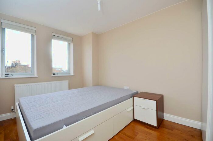 2 Bedroom Flat To Rent In Choumert Road, Peckham, London, SE15