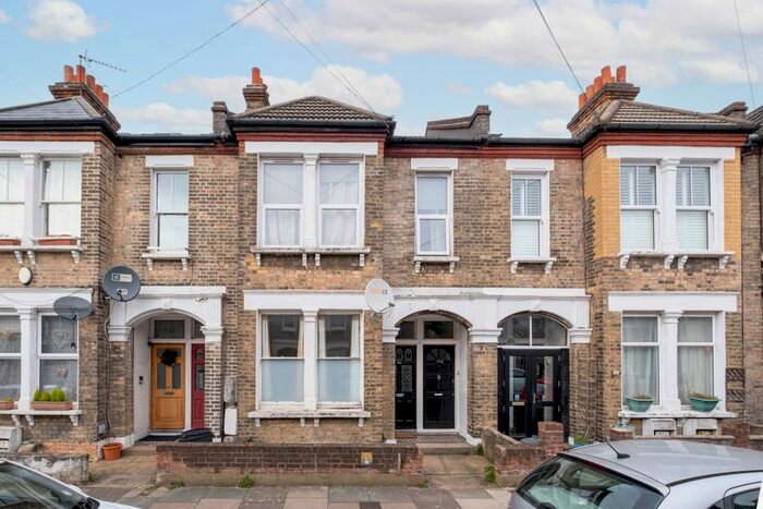 2 Bedroom Flat To Rent In Renmuir Street, London, SW17