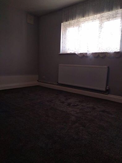 2 Bedroom Flat To Rent In Oval Road South, Dagenham, Essex, RM10