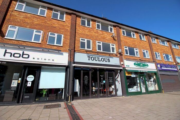 3 Bedroom Flat To Rent In High Road, Bushey Heath, Bushey, WD23