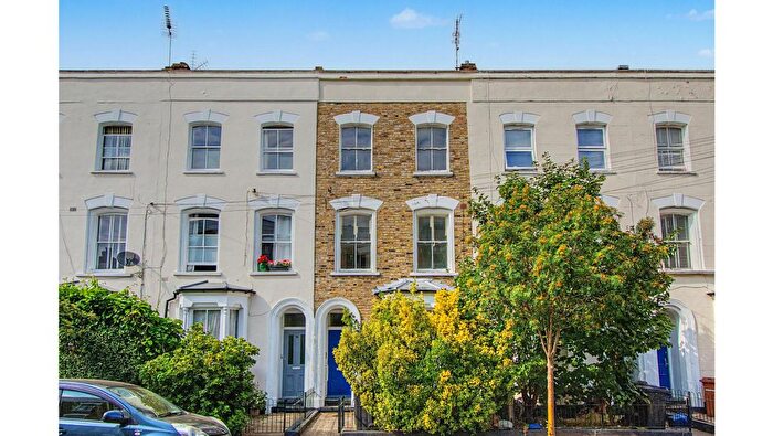 3 Bedroom Flat For Sale In Flat B, Osterley Road, Stoke Newington, London, N16