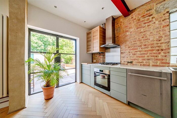 3 Bedroom Semi Detached House For Sale In The Underwood, Eltham, SE9