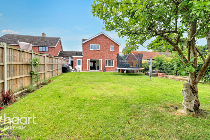 4 Bedroom Link Detached House For Sale In Manor Close, Hockering, NR20