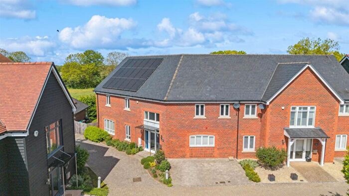 5 Bedroom Semi-Detached House For Sale In Lendon Grove, Gubblecote, Tring, HP23
