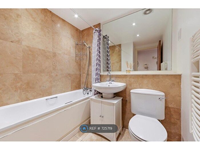 2 Bedroom Flat To Rent In Gainsborough Studios Eastreet, London, N1