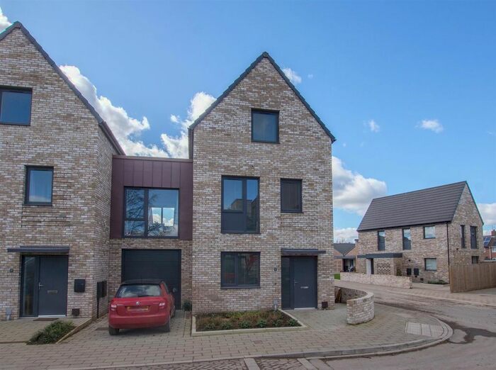 3 Bedroom End Of Terrace House To Rent In Moss Bank Court, Rosemary Road, Acomb, York, YO24