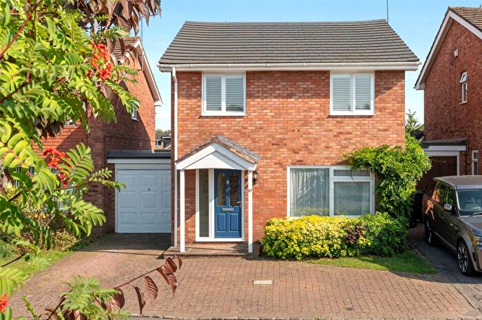 4 Bedroom Link Detached House For Sale In Woosehill Lane, Wokingham, Berkshire, RG41