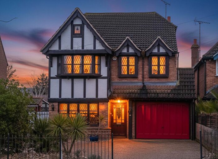 4 Bedroom Detached House For Sale In Mountdale Gardens, Leigh-On-Sea, SS9