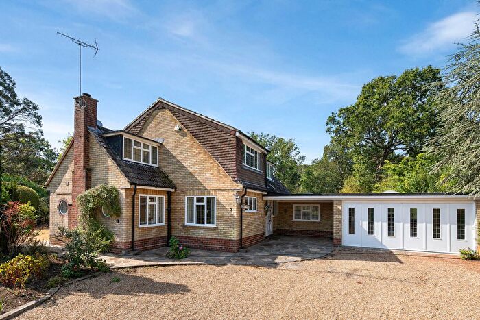 4 Bedroom Detached House For Sale In Woodstock, West Clandon, GU4