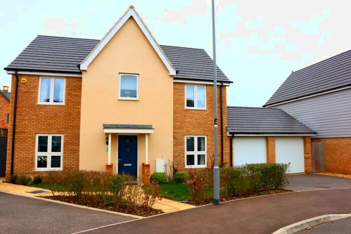 4 Bedroom Detached House To Rent In Whitebred Chase, Whitehouse, Milton Keynes, MK8