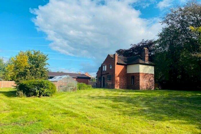 3 Bedroom Detached House To Rent In Walsall Road, Lichfield, WS13