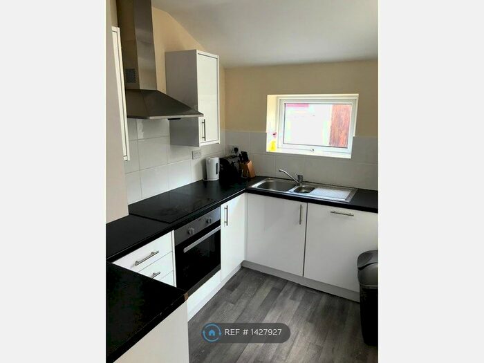 3 Bedroom Terraced House To Rent In Manchester Road, Burnley, BB11