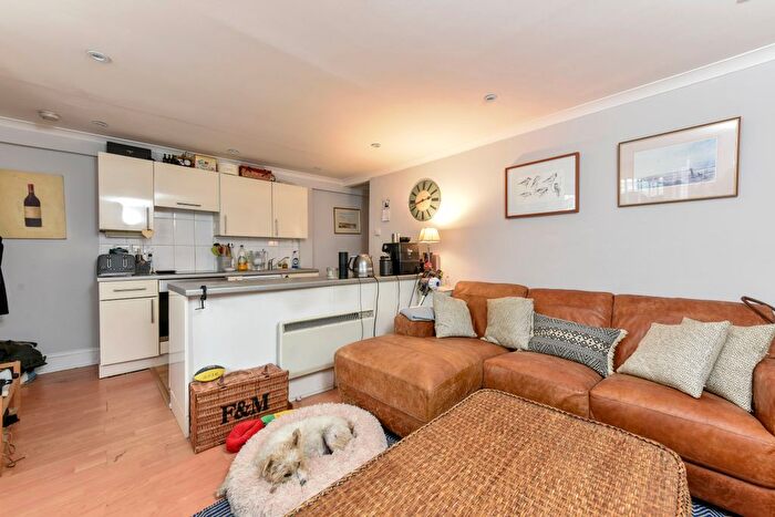 1 Bedroom Flat To Rent In Mallinson Road, London, SW11