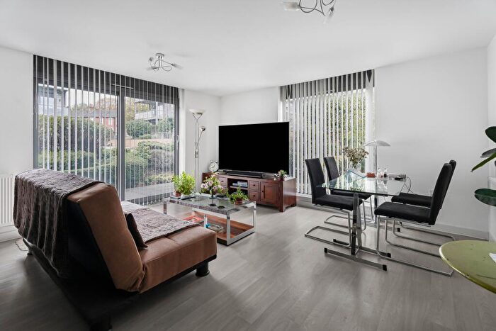 2 Bedroom Flat For Sale In Darwin Ct, Newsom Place, St Albans, AL1