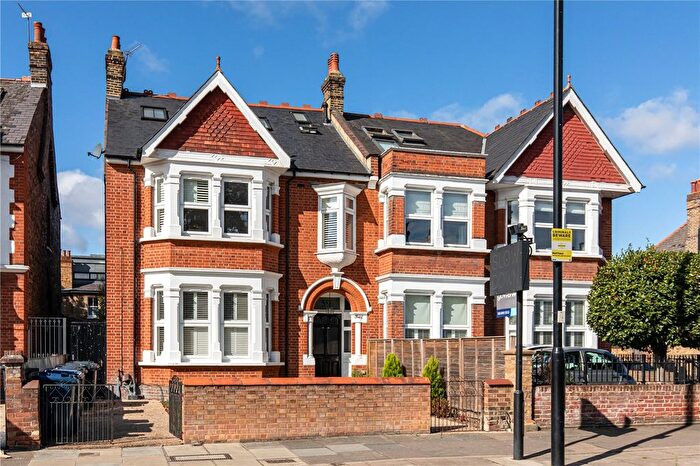 2 Bedroom Flat For Sale In Twyford Avenue, London, W3