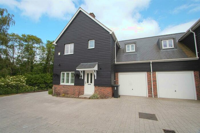 4 Bedroom Semi-Detached House To Rent In River Court, Mountnessing, Brentwood, CM15