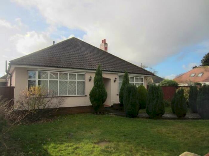 4 Bedroom Bungalow To Rent In River Way, Christchurch, Dorset, BH23