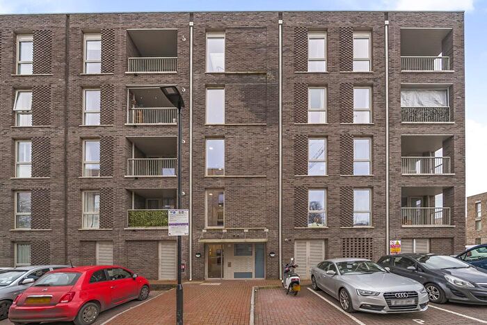 2 Bedroom Flat For Sale In Littlemore, Oxford, OX4