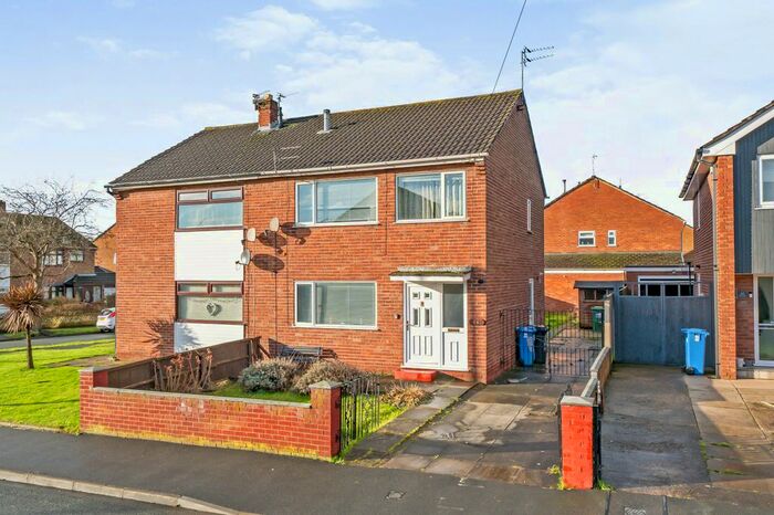 3 Bedroom Semi-Detached House For Sale In Oakfield Drive, Widnes, Cheshire, WA8