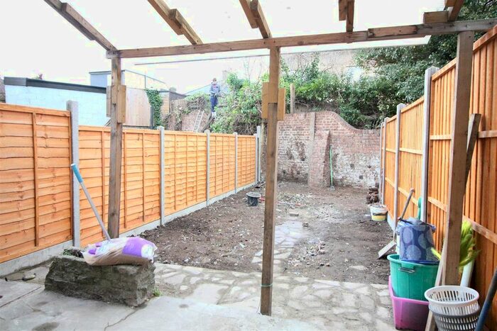 4 Bedroom Town House To Rent In Russet Close, Hillingdon, Uxbridge, UB10