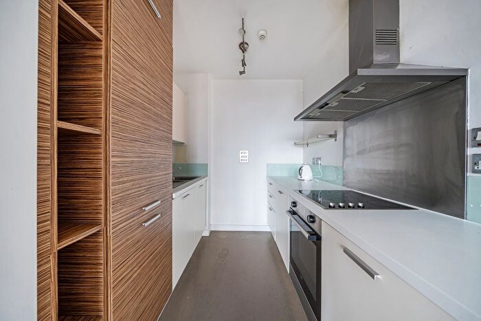 2 Bedroom Flat To Rent In Annandale Road, Greenwich, London, SE10