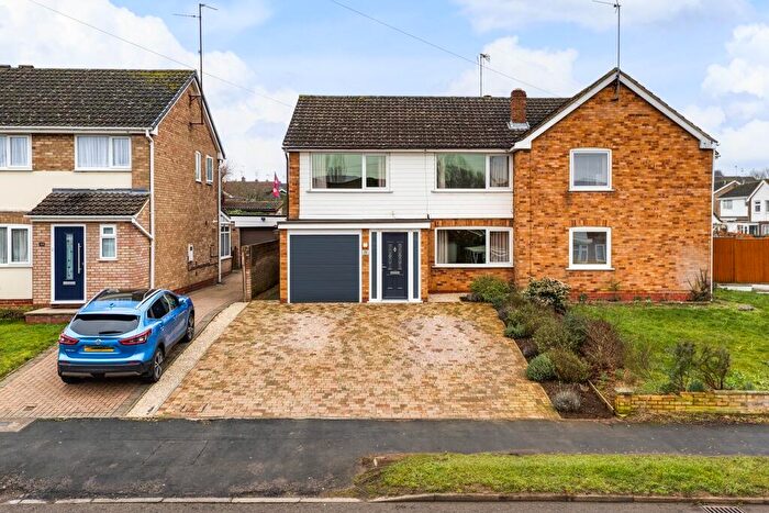 3 Bedroom Semi-Detached House For Sale In St. Johns Road, Kettering, NN15